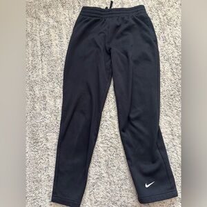 Nike therma-fit boys L Black Joggers sweatpants with Logo